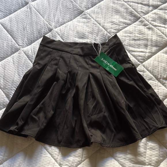 SHEIN Black Skater Skirt - Picture 2 of 2